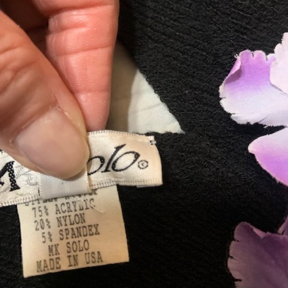 Flowered Knit tops - 2 for one! FUN and Classy - Picture 11 of 11